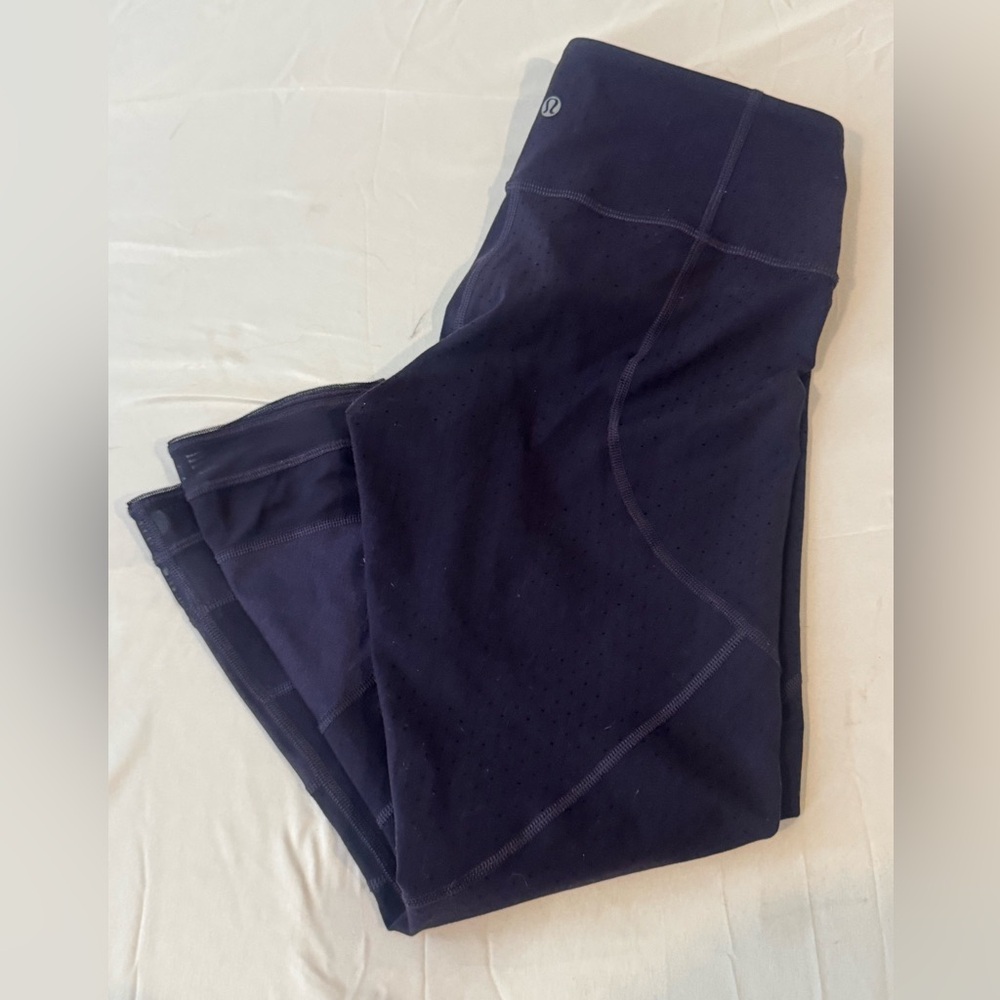 Lululemon Navy Cropped Leggings Size 10 High Rise Perforated